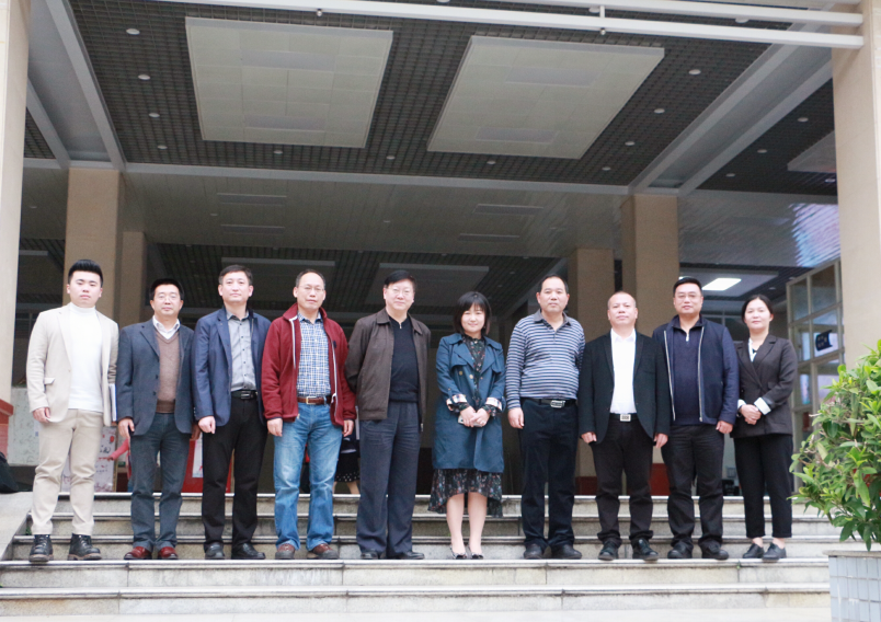 ɽ�ؼ��Ŷ��³�Ԭ��ΰЯ���Ӹ��㶫ũ����ְҵ����ѧԺ����Ǣ̸����